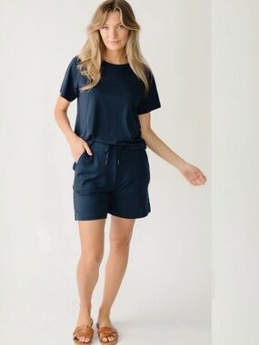 Cozy Earth Women's Brushed Bamboo 6” Mid-Length Lounge PJ Shorts Blue Small NEW